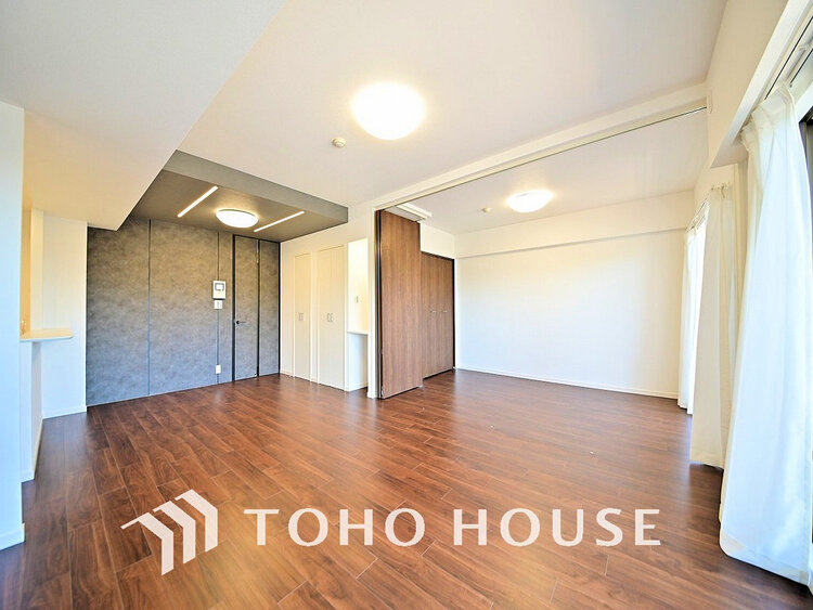 内装 上質な時間を育む暮らしのメインステージ。寛ぎとコミュニケーションを育む居心地のよい場所