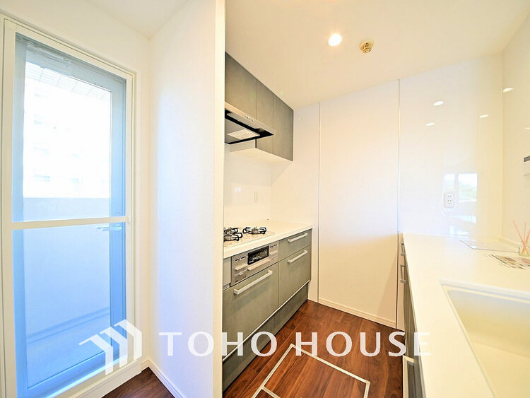 キッチン シンプルな部屋の雰囲気に溶け合うナチュラルキッチン