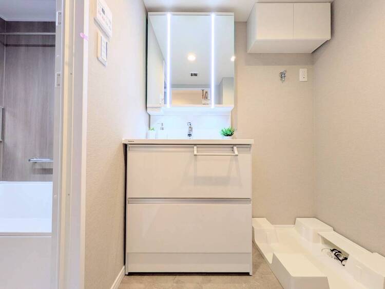その他 清潔感を感じられる洗面化粧台。