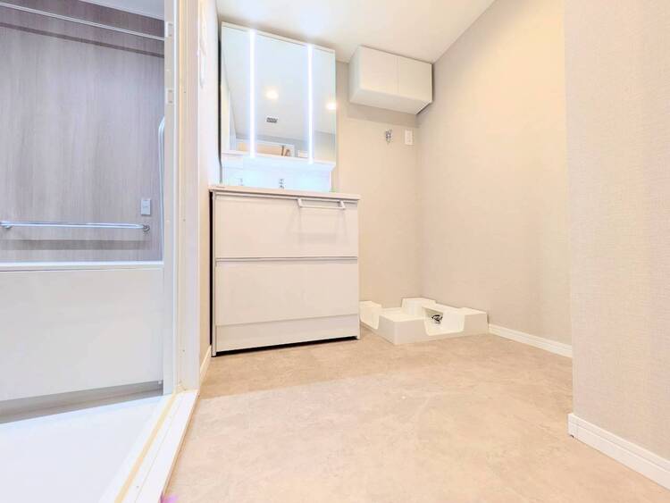 その他 十分な広さの脱衣所。