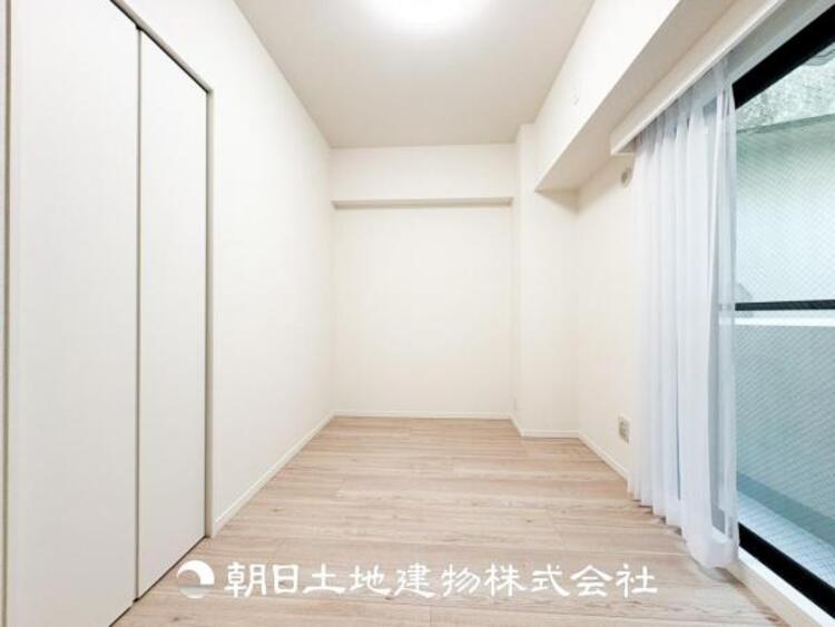 内装 一人で過ごす空間は音楽を聴いたり読書をしたりと趣味を楽しめる空間です。