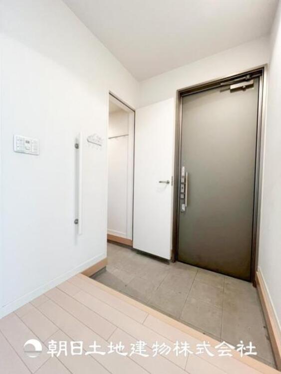 その他 【玄関】大切な家族、お客様をお迎えする玄関は住宅の入口。仕事が終わって疲れた日でも、あなたを受け入れてくれます。