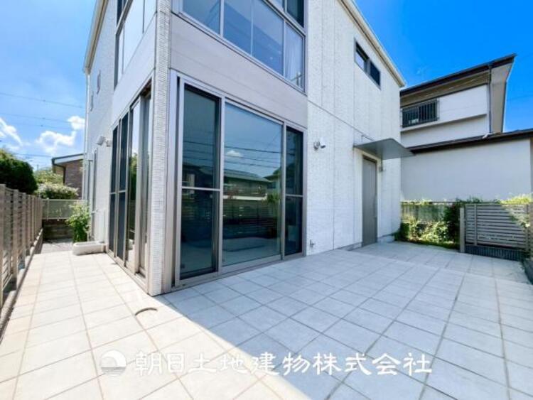 その他 【お庭】外に遊びに行けない環境の今、お子さまの遊ぶスペースにお困りではありませんか？このお家はゆとりあるお庭があるので、安心して外で遊ぶことができます。