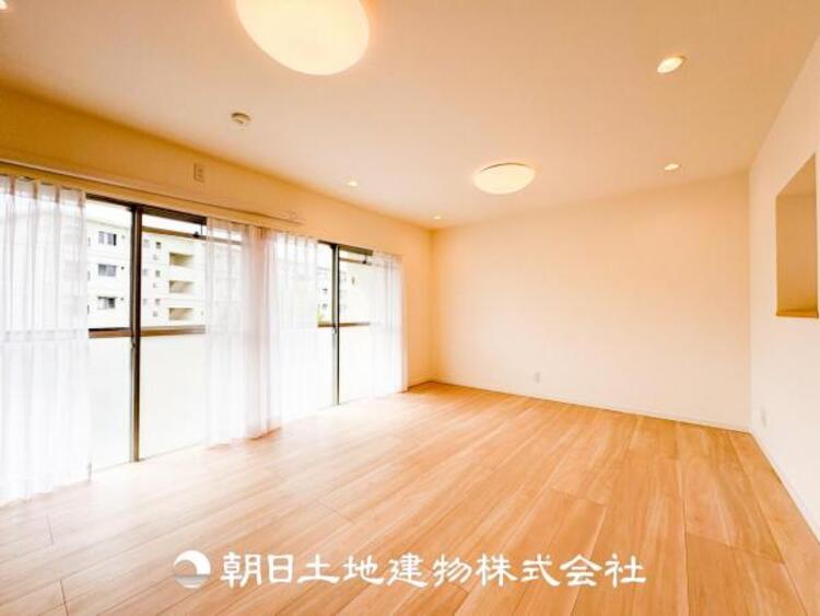 居間 話に夢中になりすぎて、ついつい時を忘れてしまう。