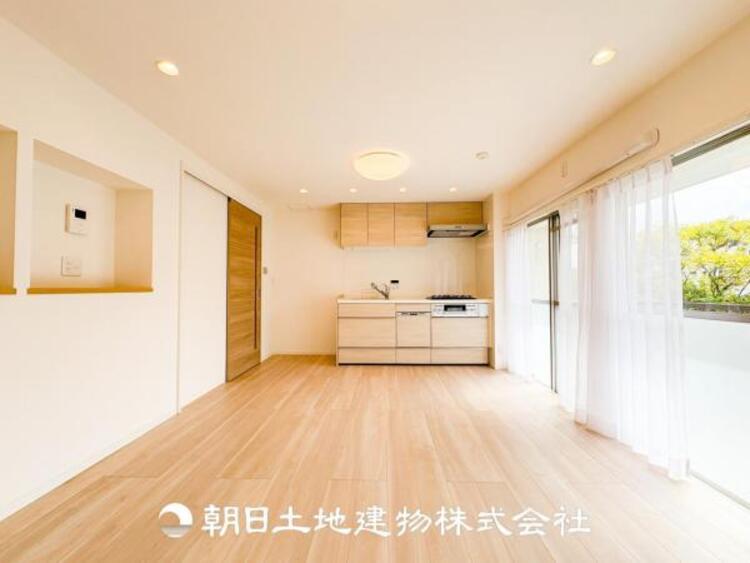 居間 大切な人とともに、心穏やかに過ごすひとときになるリビング。