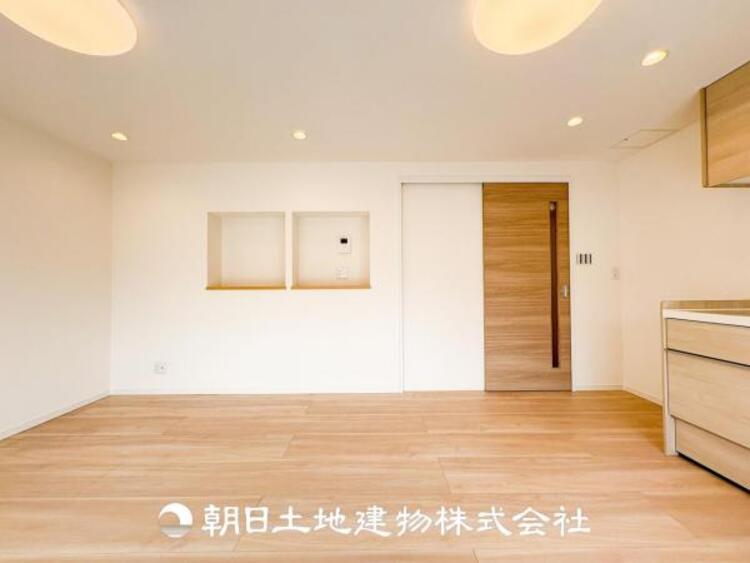 居間 何気なく過ぎる時でさえも上質なひと時となる快適な空間を目指しております。