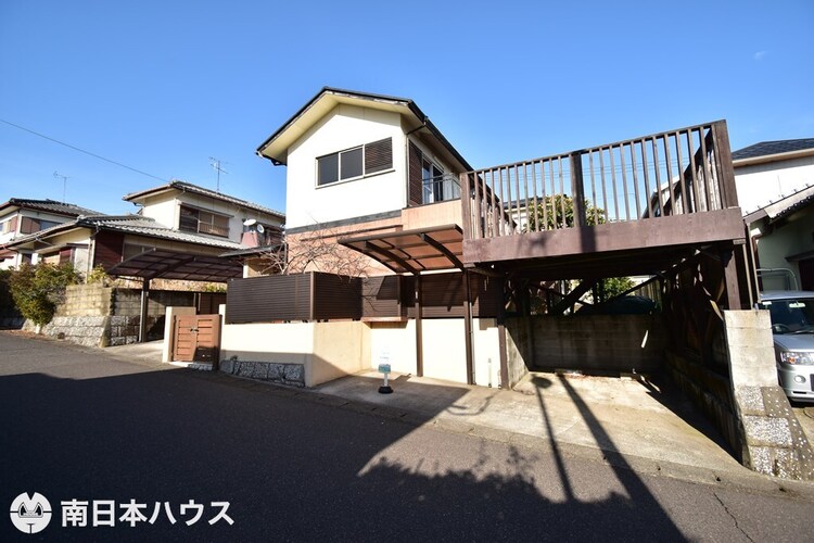 外観 南西向き道路【敷地面積200.11m2(60.53坪)】駐車2台分！即日室内のご見学が可能です♪