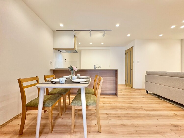 居間 快適に過ごす毎日を求めて、暮らしの中でご自身の「マイホーム」に創り上げてください。