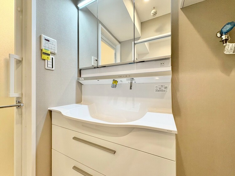 洗面 何かと物が増える場所だからこそ、スッキリと見映えの良い空間に。