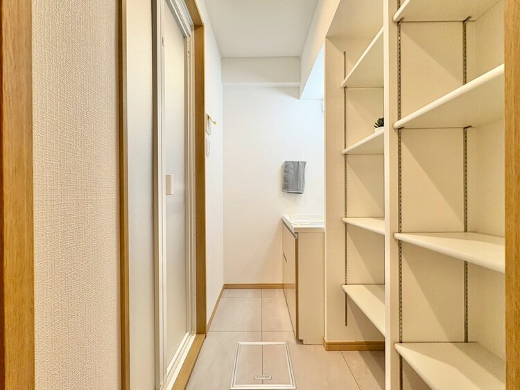 洗面 清潔感と心地よさを重視した、上質感漂うパウダールーム。