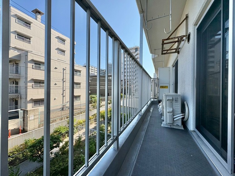 バルコニー 暮らしの中で、光と風を演出してくれるバルコニー。