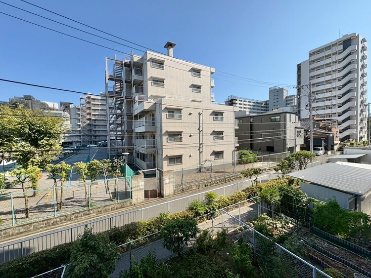 バルコニー 頬をなでる、優しい風を感じることが出来ます。