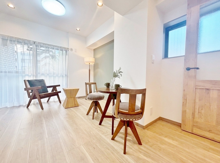 居間 快適に過ごす毎日を求めて、暮らしの中でご自身の「マイホーム」に創り上げてください。