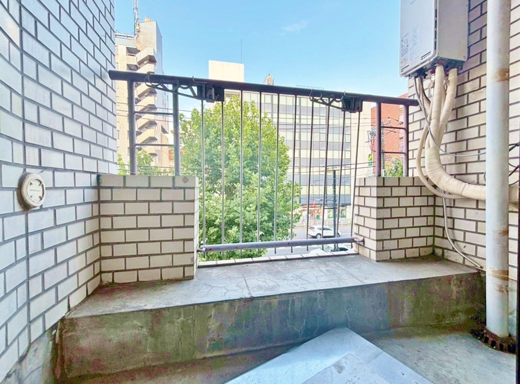 バルコニー 暮らしの中で、光と風を演出してくれるバルコニー。