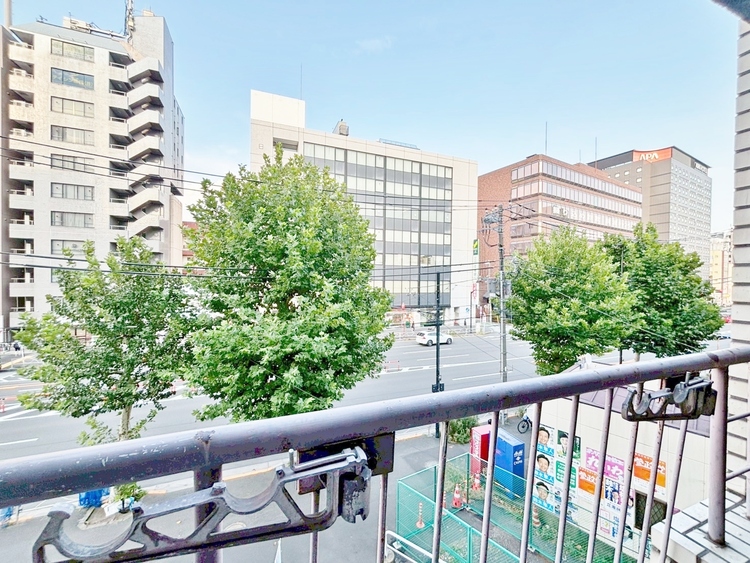 バルコニー 頬をなでる、優しい風を感じることが出来ます。