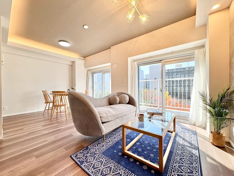 居間 居心地の良い空気感は、暮らしのステージを彩り、心からのやすらぎと満足感を与えてくれます。