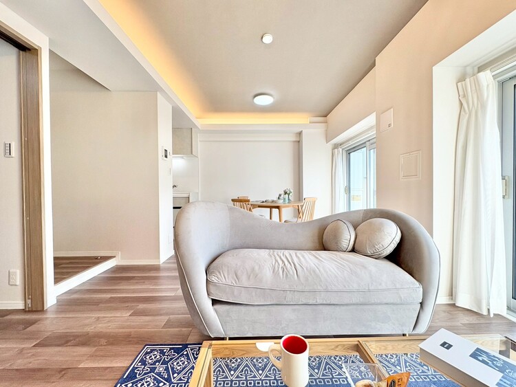 居間 飾り過ぎないシンプルな内装と偏り過ぎないデザインで統一しました。