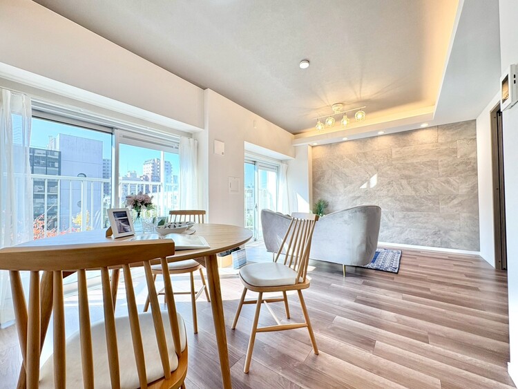 居間 快適に過ごす毎日を求めて、暮らしの中でご自身の「マイホーム」に創り上げてください。