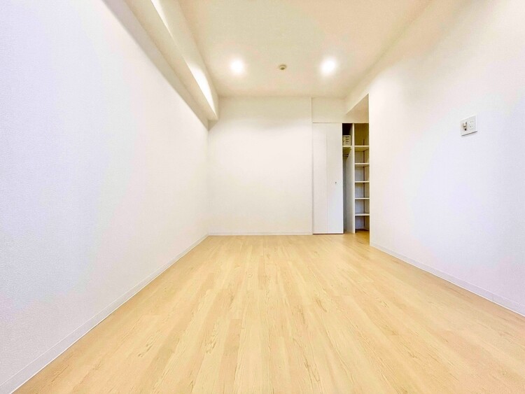 寝室 ベッドも十分に設置するスペースがあります。