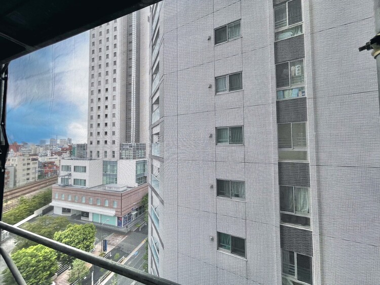 バルコニー 窓を開けると広がる青空。心をリフレッシュして日々を過ごしていきましょう。