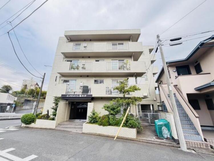 外観 陽光と風がもたらす心地よい時間、照らし出される表情豊かなこの場所は、たくさんの笑顔の場所、いとしい記憶の始まる空間　