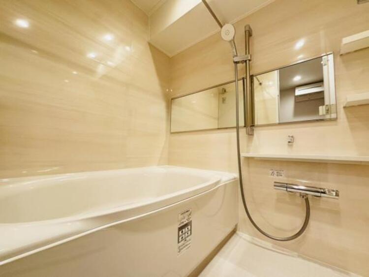 風呂 高級感を演出する内装の浴室は、心休まるくつろぎのスペースにも癒しのスペースにもなる空間です。 