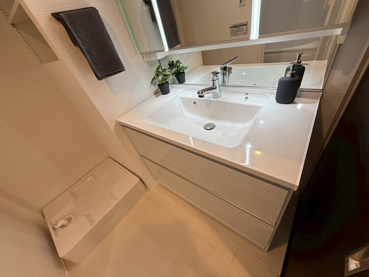 その他 清潔感を感じられる洗面化粧台。