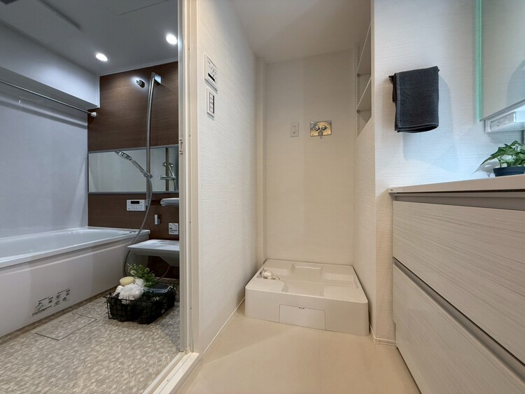 その他 十分な広さの脱衣所。