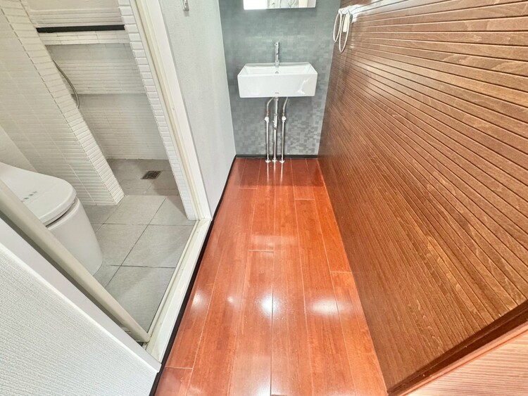 その他 十分な広さの脱衣所。