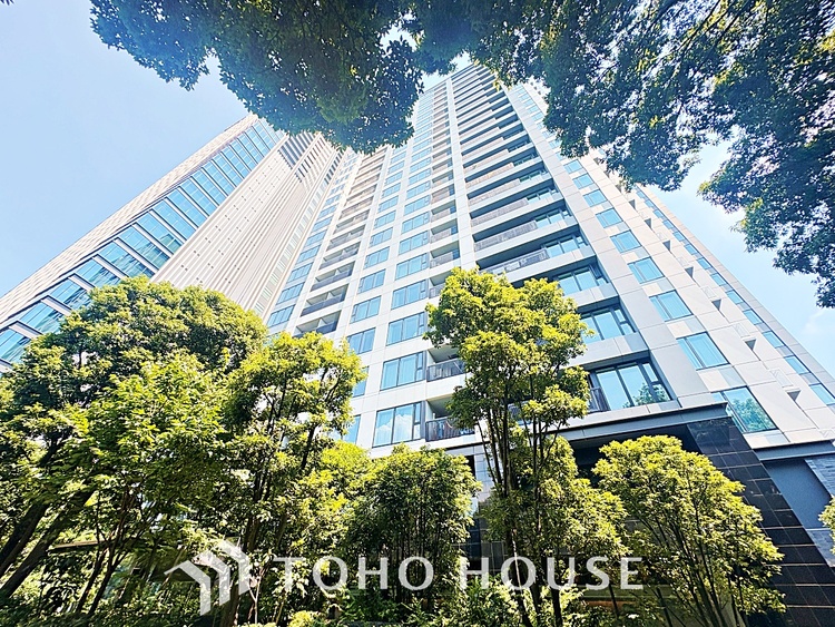 外観 漂う上質な空気感、マンションに入れば「おかえりなさい」と笑顔で迎えてくれるエントランス。最良の心配りを感じるマンションでした。