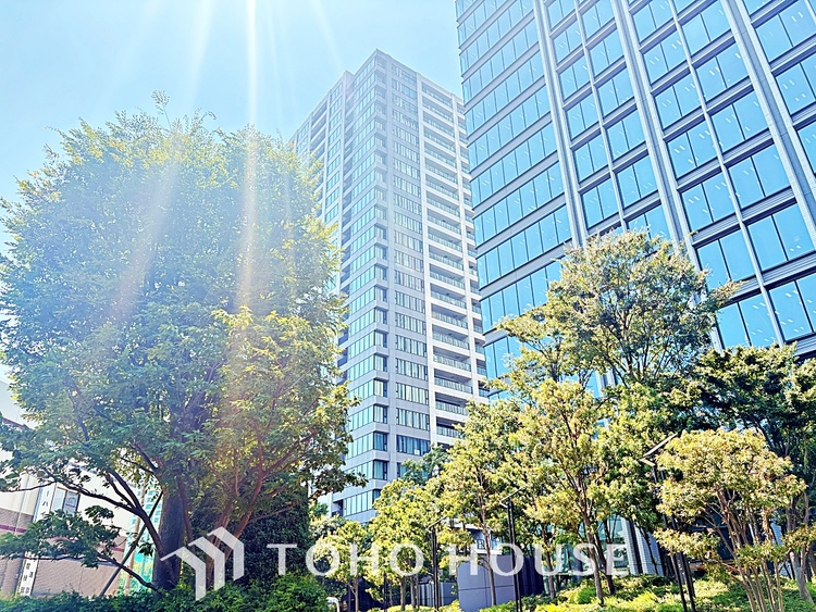 その他 ◆愛育◆家族の絆を育む大切な空間。シンプルで使い易いSystemKitchenで愉しく作る料理は愛情のある美味しいご馳走に。家族で使える広々としたダイニングキッチンです。