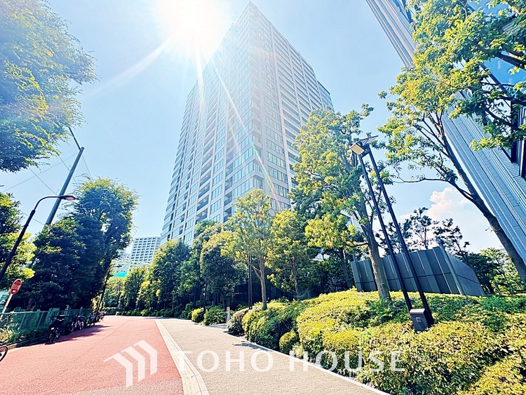 その他 気持ちの良い朝をつくりだし、夕方には笑顔を取り戻させてくれるミラー。パウダールームはいつでも本来の自分を取り戻せる空間。明るく仕上げてあります。