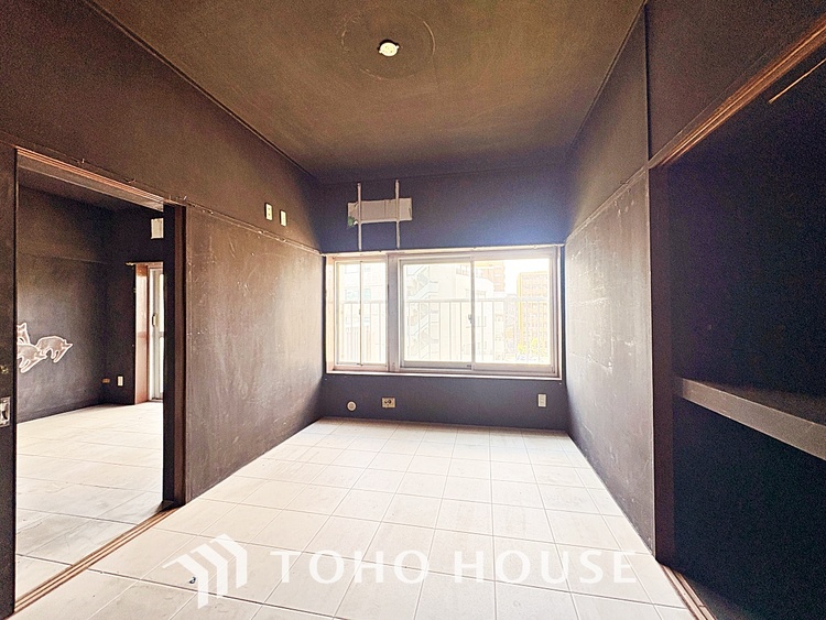 内装 【ROOM】感性を育むプライベートルームはシンプルでスマートな空間。好みの空間で読書をしたり、音楽を聞いたりと一人の時間も充実したものにできます。