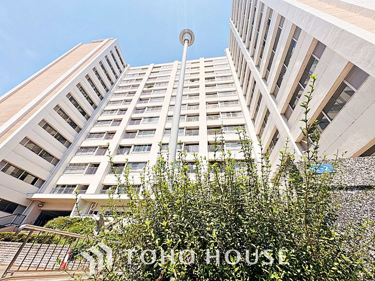 外観 漂う上質な空気感、マンションに入れば「おかえりなさい」と笑顔で迎えてくれるエントランス。最良の心配りを感じるマンションでした。