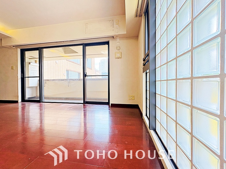 内装 ◆瀟洒な空間◆落ち着きのある彩が見事に調和させた瀟洒な空間を演出。ここに集まる家族の会話と笑顔が絶え間なく続く幸せな空間。