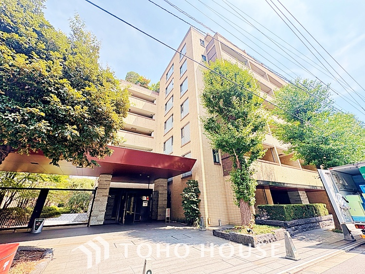 外観 漂う上質な空気感、マンションに入れば「おかえりなさい」と笑顔で迎えてくれるエントランス。最良の心配りを感じるマンションでした。