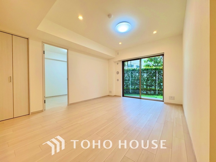 内装 【LIVING】◆眩い◆光が燦々と入り、家族の笑顔を照らす。「いつまでも続いて」と願う夢のような毎日がここにある。