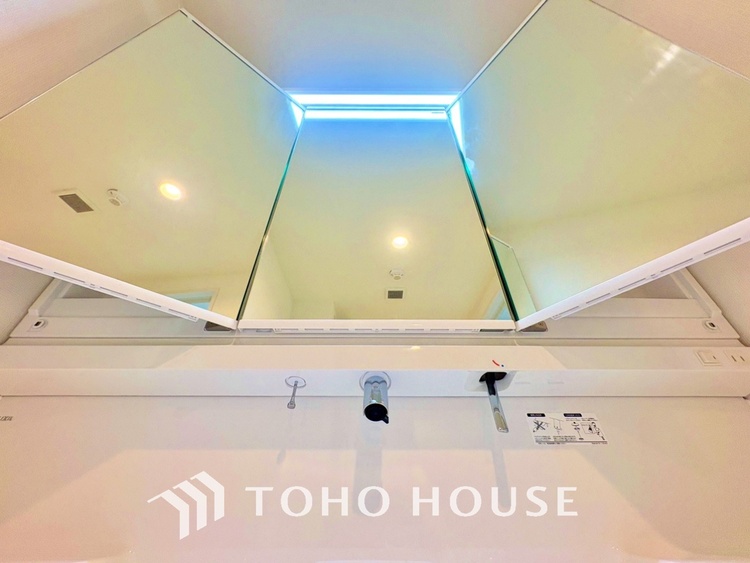 洗面 【WASHROOM】◆快適◆煌びやかな暮らしの中にも忘れたくない快適さ。大きな収納が助けてくれます。