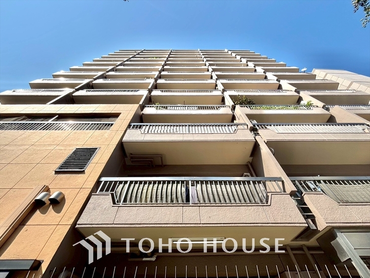 外観 【リフォーム中】手元の収納から、足元の収納までが全てスライド式で、奥のスペースまで有効に活用できます。奥まで上から見渡せるので、たまにしか使わない調理器具もサッと取出せます。