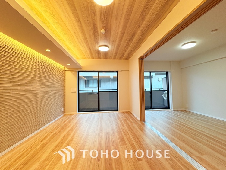 内装 【LIVING】◆眩い◆光が燦々と入り、家族の笑顔を照らす。「いつまでも続いて」と願う夢のような毎日がここにある。