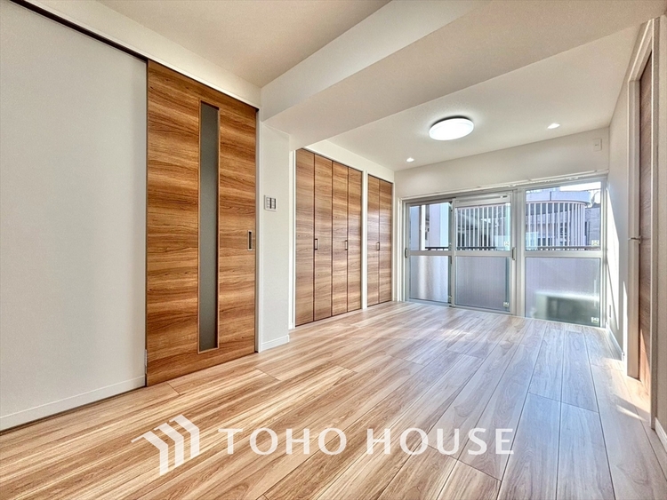 内装 ◆瀟洒な空間◆落ち着きのある彩が見事に調和させた瀟洒な空間を演出。ここに集まる家族の会話と笑顔が絶え間なく続く幸せな空間。