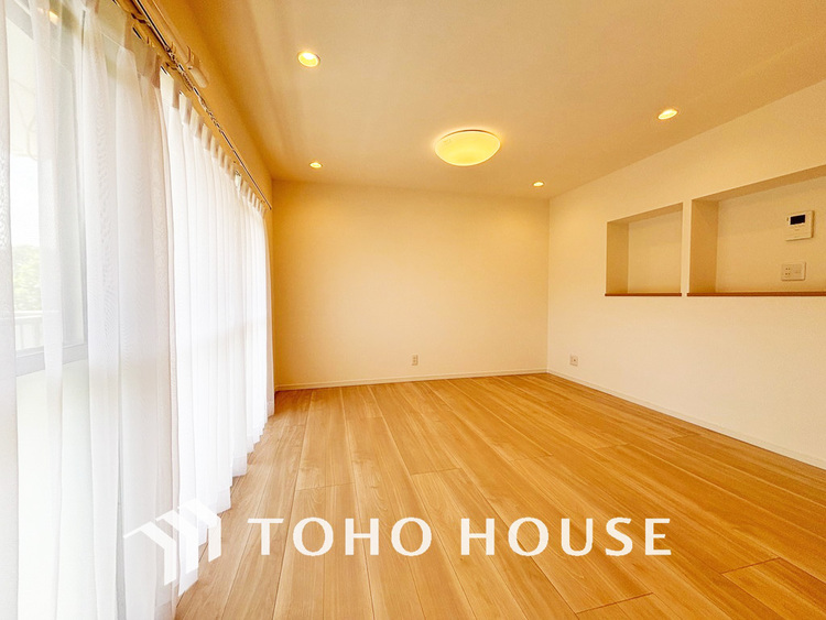 内装 広がりのある住空間、家族が集まるリビング・ダイニング