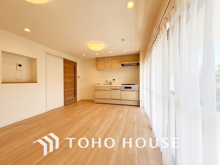 内装 シンプルな内装は落ち着きのある空間