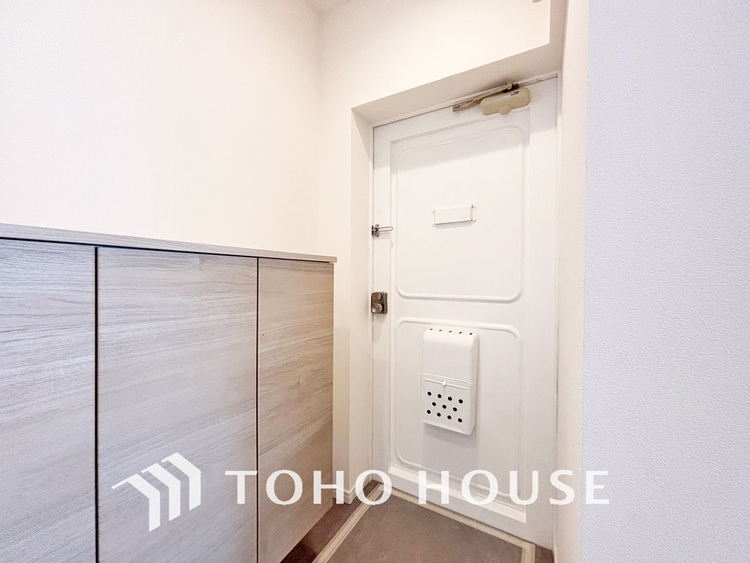 玄関 落ち着いた雰囲気の玄関、家族の帰りを暖かく迎えてくれます