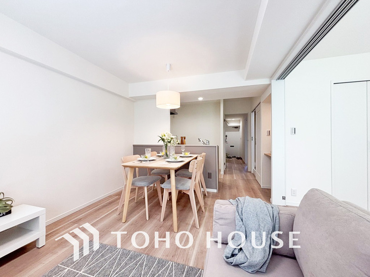 内装 広がりのある住空間、家族が集まるリビング・ダイニング