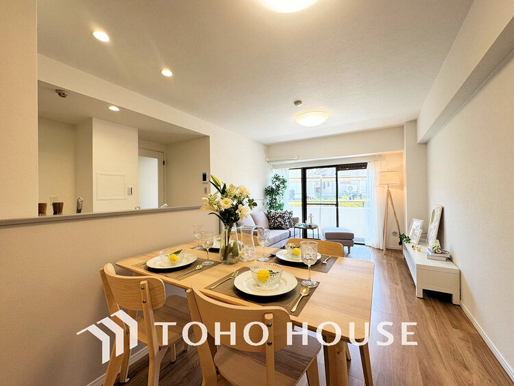 内装 家族みんなが爽やかに過ごせるように、光をたっぷり取り込んだLDK