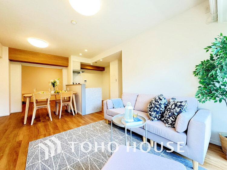 内装 上質な時間を育む暮らしのメインステージ。寛ぎとコミュニケーションを育む居心地のよい場所