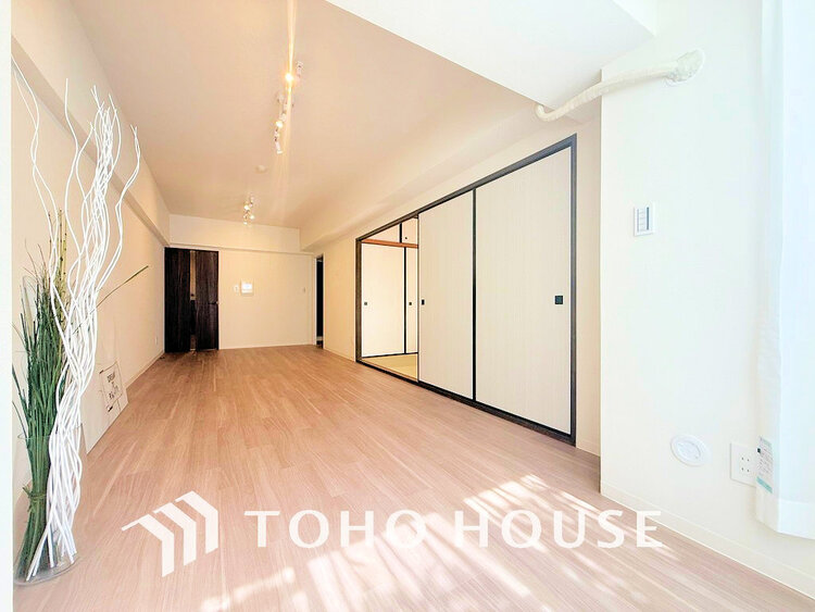 内装 上質な時間を育む暮らしのメインステージ。寛ぎとコミュニケーションを育む居心地のよい場所