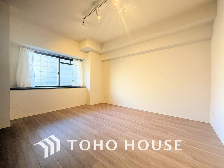 内装 採光もある洋室は、くつろぎのひと時を過ごすのにぴったり