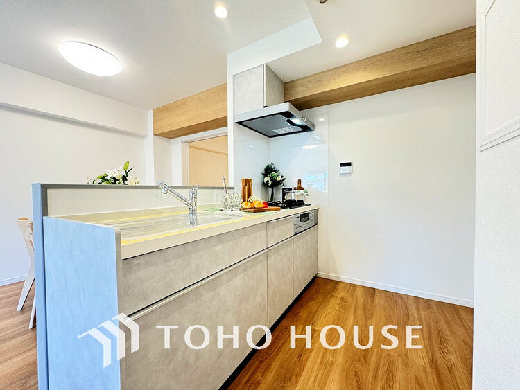 キッチン 落ち着きのあるカラーで統一された清潔感と気品が溢れるキッチン